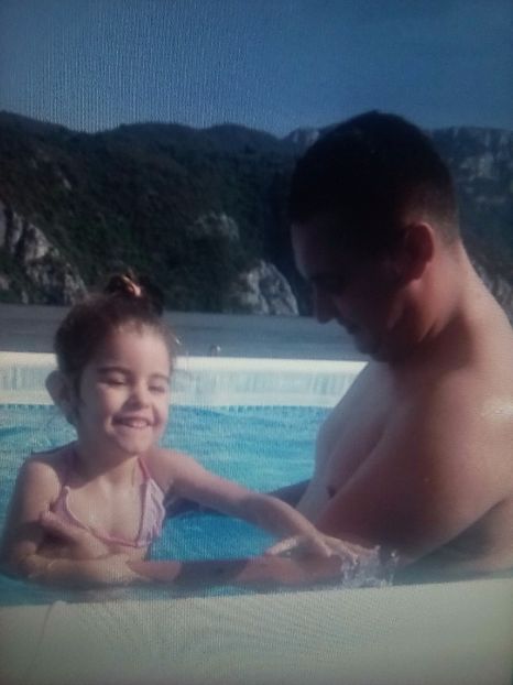 Ginere si nepotica - Contact