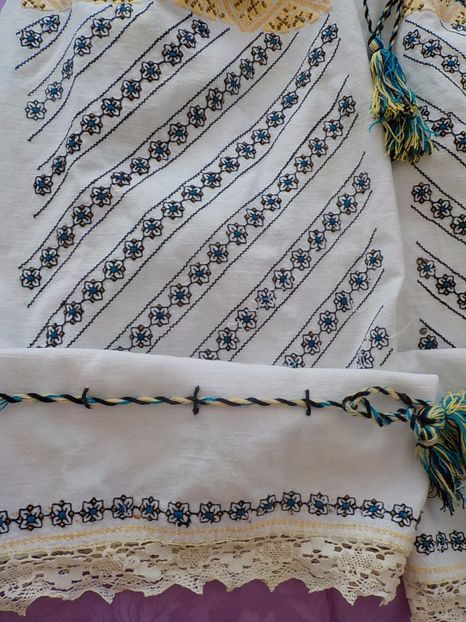  - colectie proprie de costume traditionale