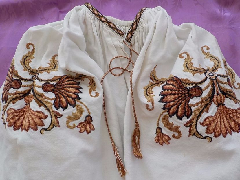  - colectie proprie de costume traditionale