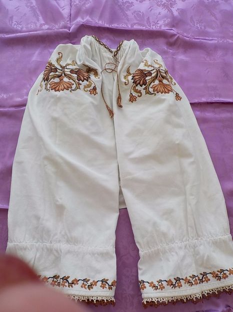  - colectie proprie de costume traditionale