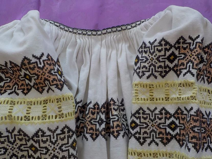  - colectie proprie de costume traditionale