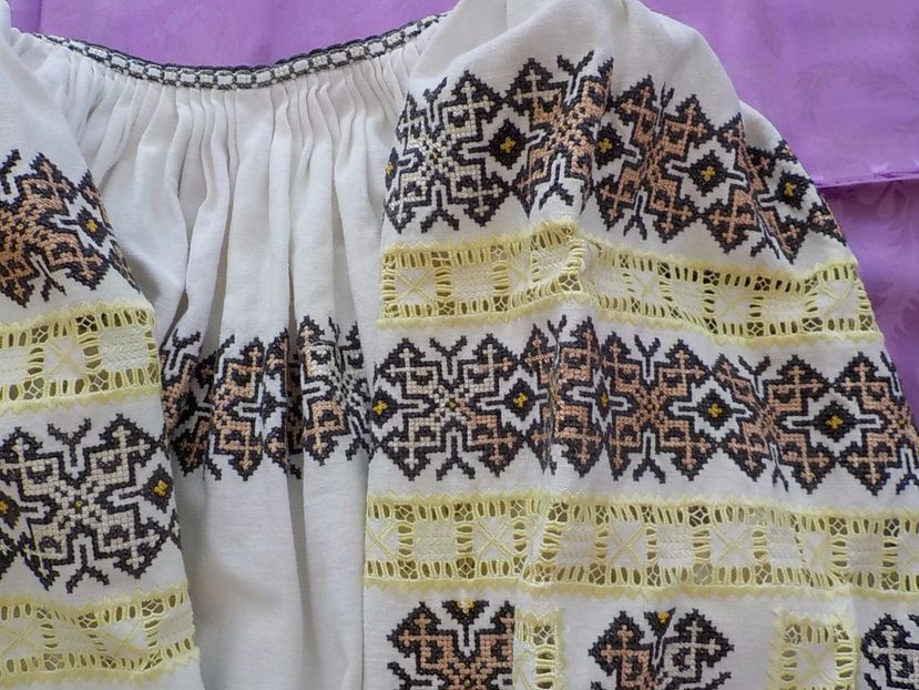  - colectie proprie de costume traditionale