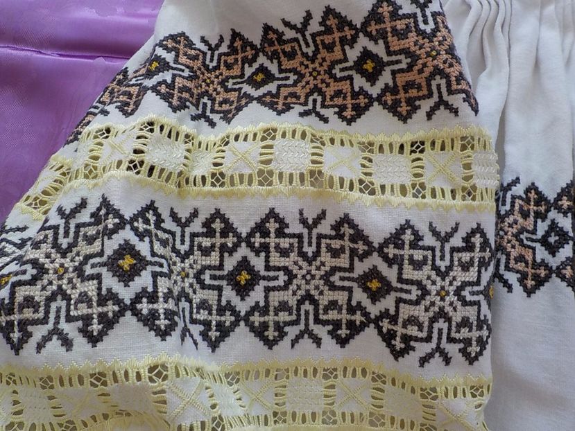  - colectie proprie de costume traditionale