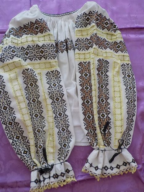  - colectie proprie de costume traditionale