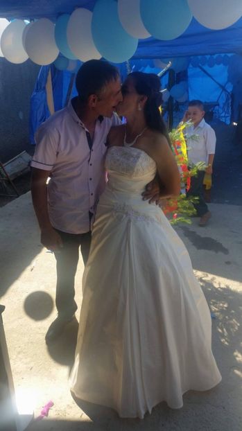 21198380_874739319340775_2069068614_o - contact