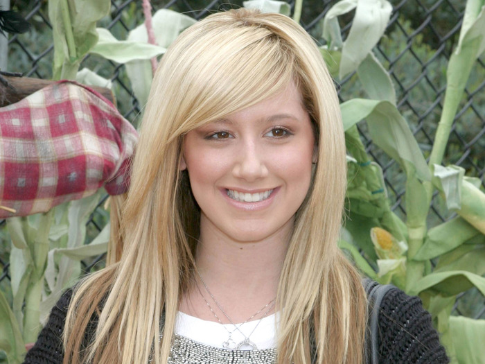 Ashley - concurs Miley si Ashley