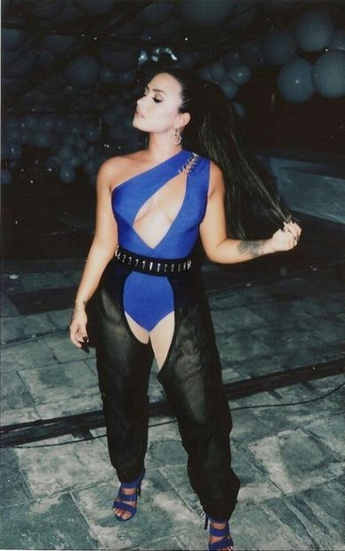 large (11) - demi lovato