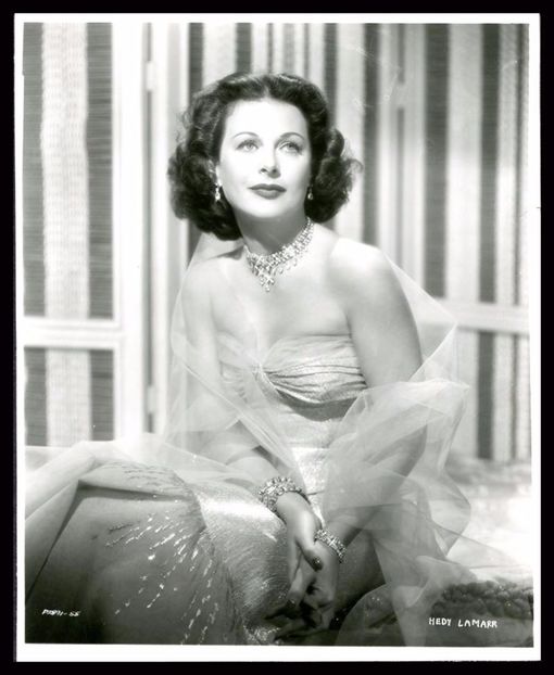 portrait772e62eee250os - Hedy Lamarr