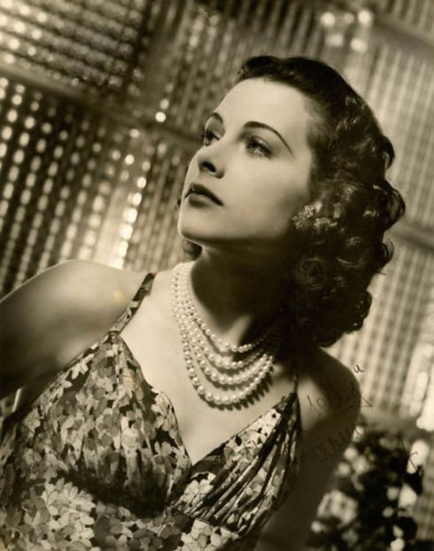 portrait30s882e234 - Hedy Lamarr