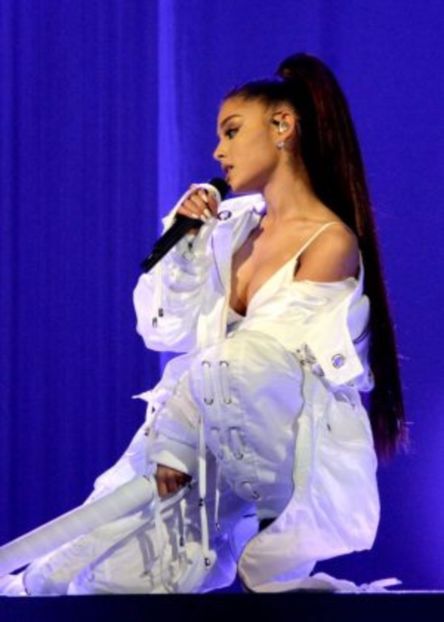 Ariana-Grande--Dangerous-Woman-Tour-2017--21-300x420 - Ariana Grande