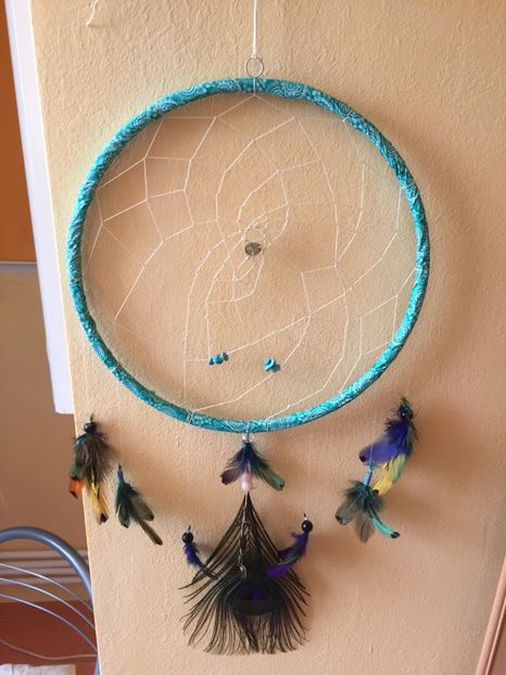  - Haine și jucării lucrate manual