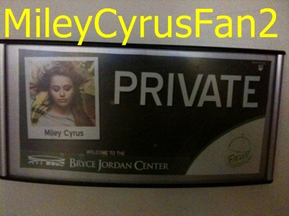 Privat - Miley semnate