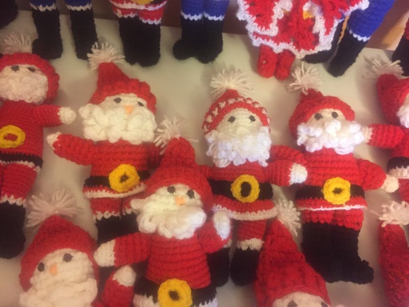  - Haine și jucării lucrate manual