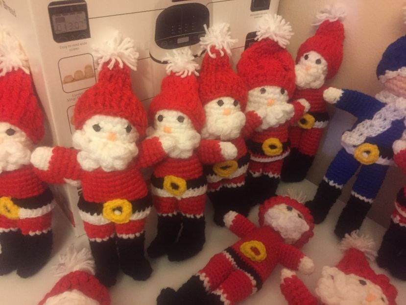  - Haine și jucării lucrate manual