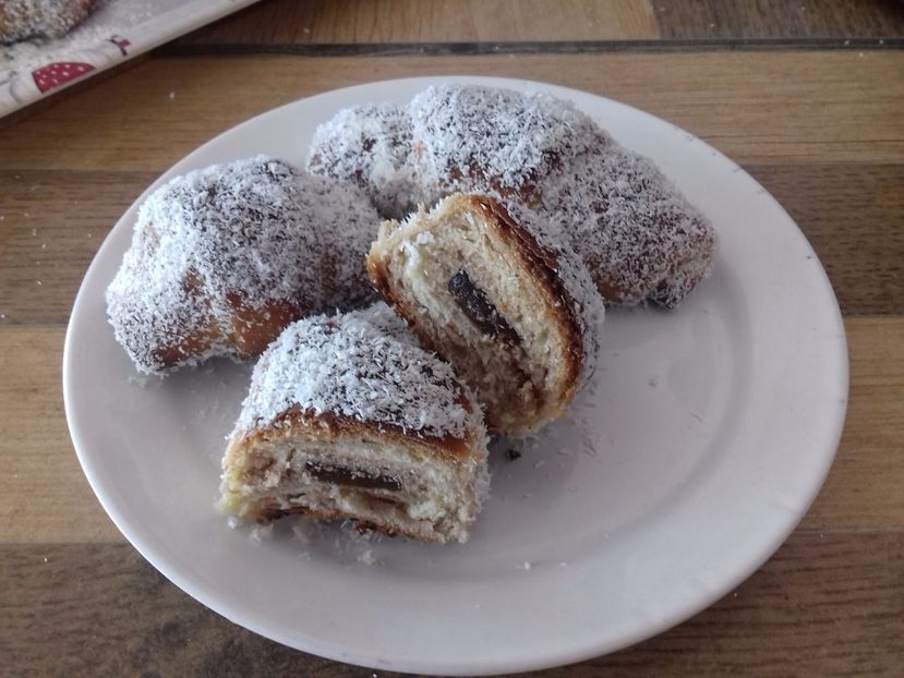 Cornulețe bicolore cu rahat și cocos - Retete 1