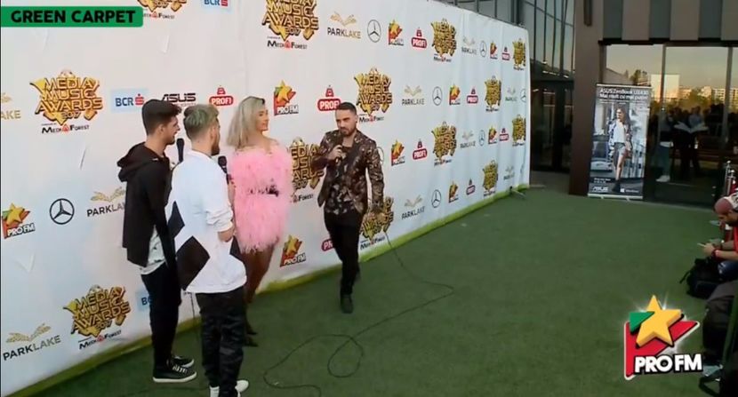 bandicam 2017-10-03 17-20-24-620 - 01 Alina green carpet