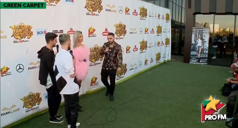 bandicam 2017-10-03 17-20-24-820 - 01 Alina green carpet