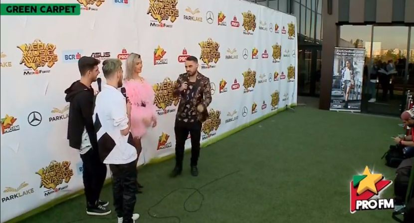 bandicam 2017-10-03 17-20-24-990 - 01 Alina green carpet