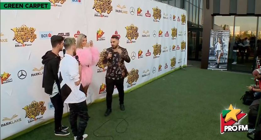 bandicam 2017-10-03 17-20-25-396 - 01 Alina green carpet