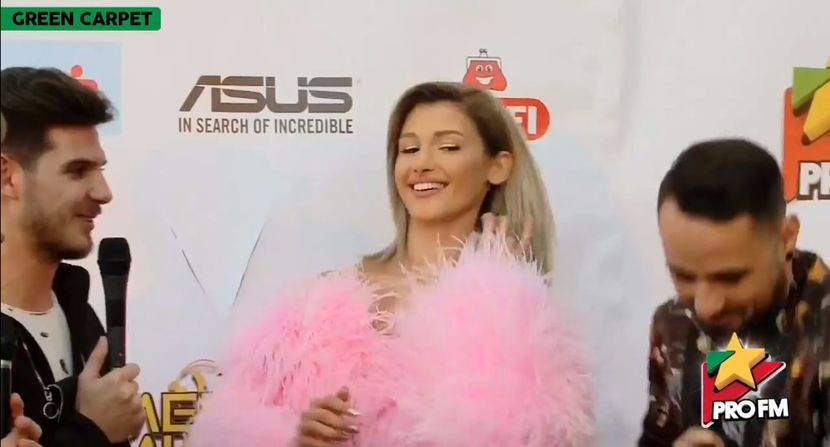 bandicam 2017-10-03 17-20-26-362 - 01 Alina green carpet
