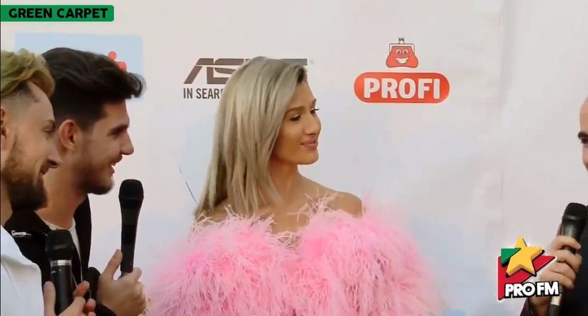 bandicam 2017-10-03 17-20-27-299 - 01 Alina green carpet