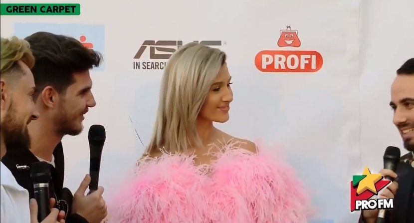 bandicam 2017-10-03 17-20-27-506 - 01 Alina green carpet