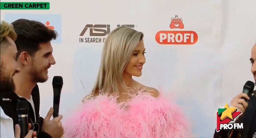 bandicam 2017-10-03 17-20-27-891 - 01 Alina green carpet