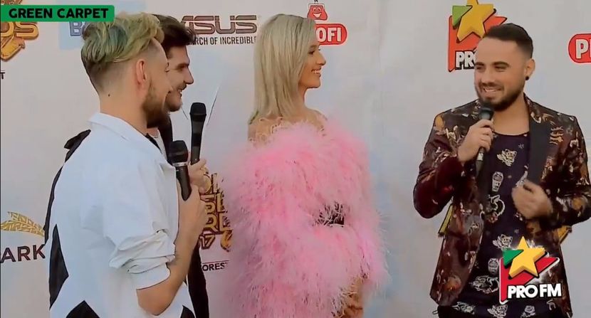 bandicam 2017-10-03 17-20-28-658 - 01 Alina green carpet