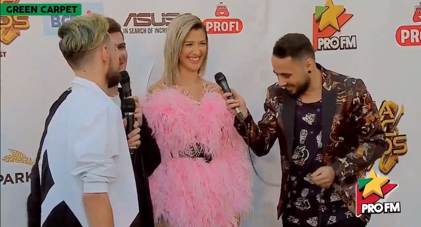 bandicam 2017-10-03 17-20-35-253 - 01 Alina green carpet