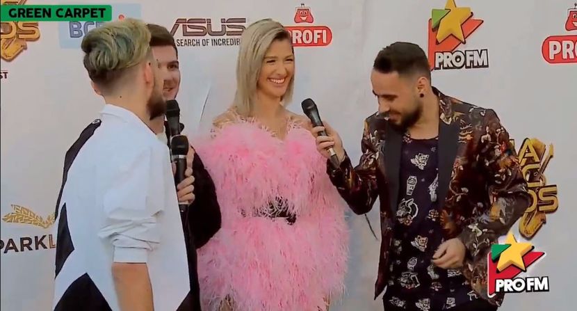 bandicam 2017-10-03 17-20-35-445 - 01 Alina green carpet