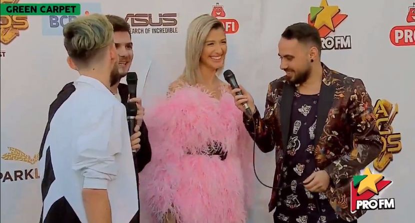 bandicam 2017-10-03 17-20-35-809 - 01 Alina green carpet