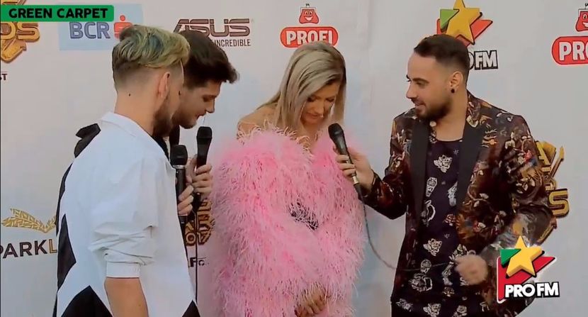 bandicam 2017-10-03 17-20-39-969 - 01 Alina green carpet