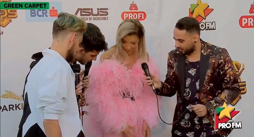 bandicam 2017-10-03 17-20-40-628 - 01 Alina green carpet