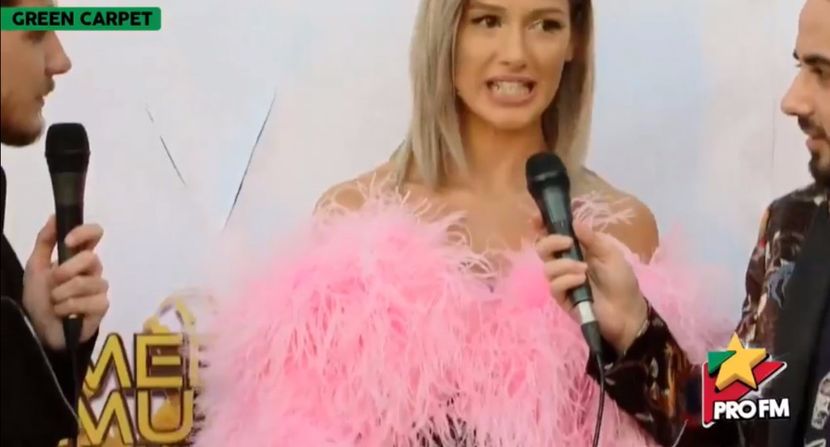 bandicam 2017-10-03 17-20-48-118 - 01 Alina green carpet