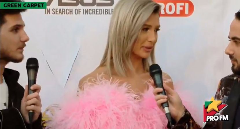 bandicam 2017-10-03 17-20-48-858 - 01 Alina green carpet
