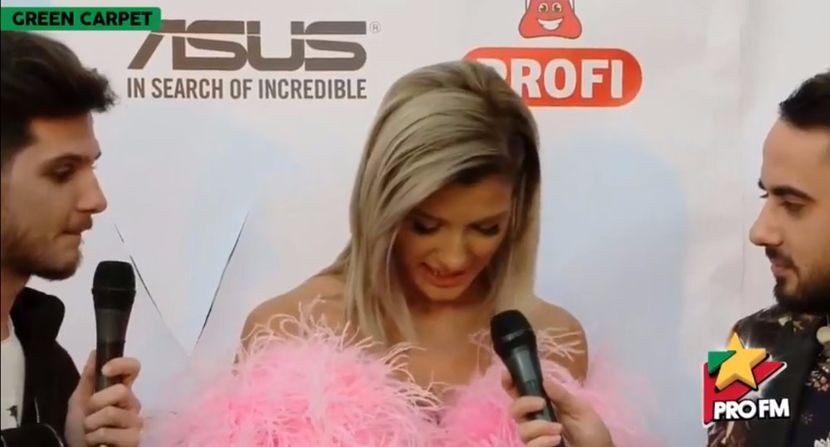 bandicam 2017-10-03 17-20-50-431 - 01 Alina green carpet