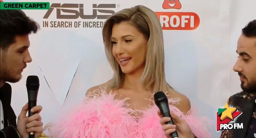 bandicam 2017-10-03 17-20-52-657 - 01 Alina green carpet