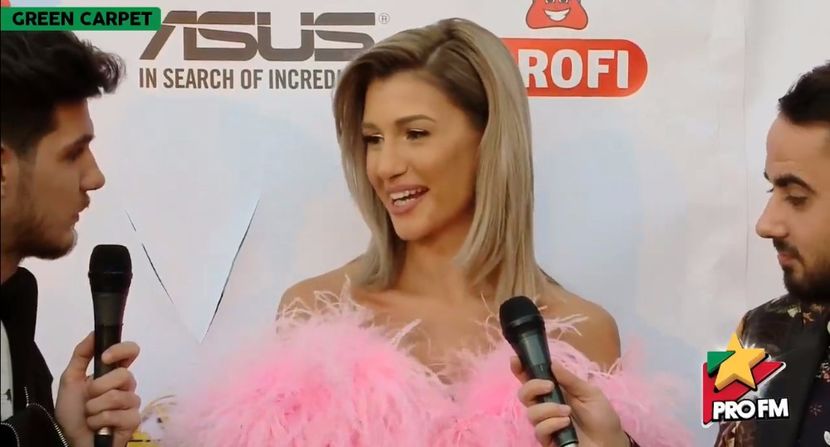 bandicam 2017-10-03 17-20-52-826 - 01 Alina green carpet