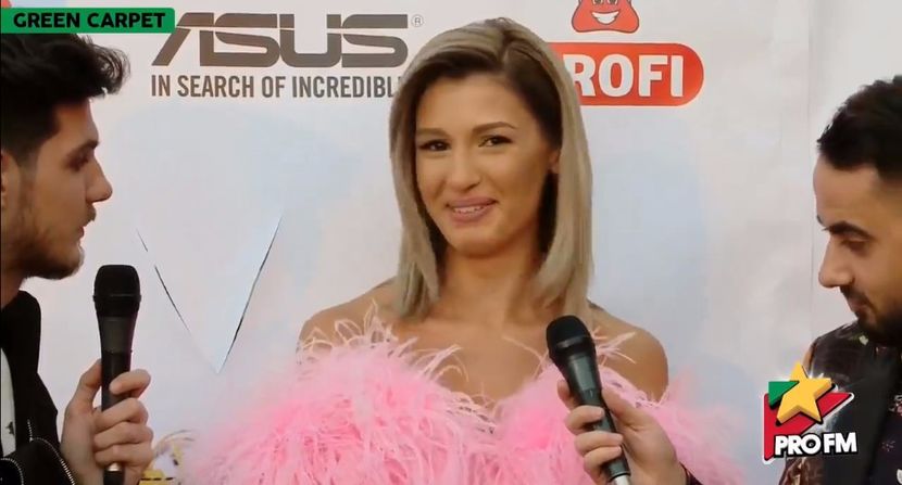 bandicam 2017-10-03 17-20-53-207 - 01 Alina green carpet
