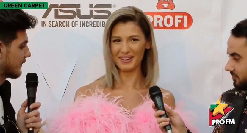 bandicam 2017-10-03 17-20-53-396 - 01 Alina green carpet