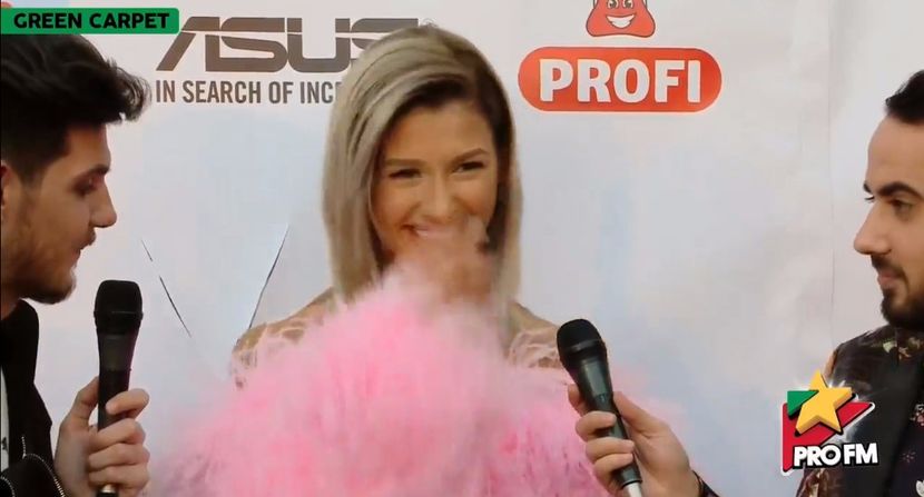 bandicam 2017-10-03 17-20-53-606 - 01 Alina green carpet