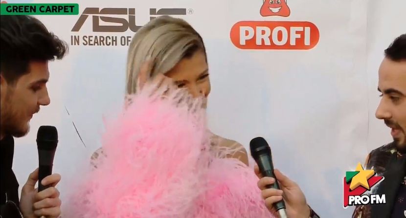 bandicam 2017-10-03 17-20-53-797 - 01 Alina green carpet