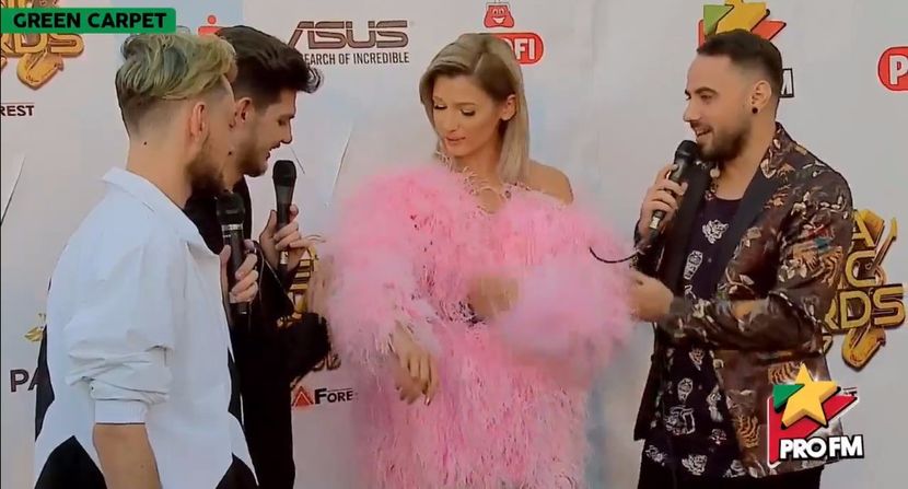 bandicam 2017-10-03 17-20-57-556 - 01 Alina green carpet