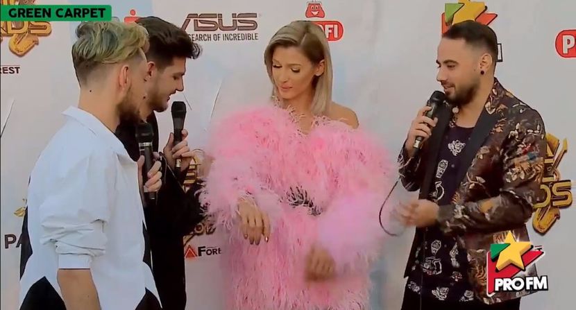 bandicam 2017-10-03 17-20-57-760 - 01 Alina green carpet