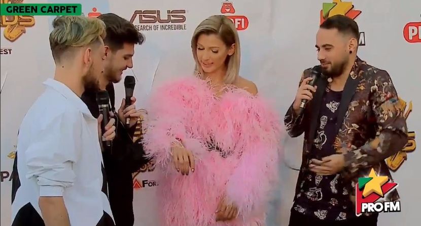 bandicam 2017-10-03 17-20-57-962 - 01 Alina green carpet