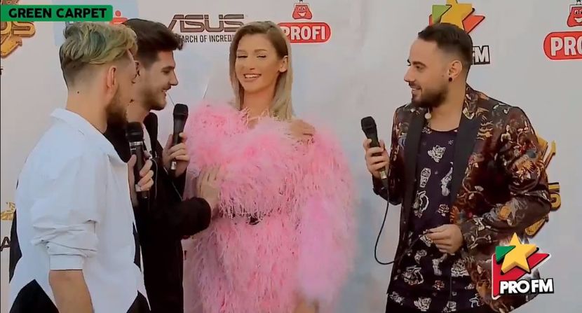 bandicam 2017-10-03 17-20-59-225 - 01 Alina green carpet