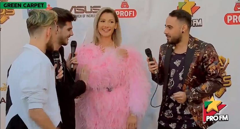 bandicam 2017-10-03 17-20-59-447 - 01 Alina green carpet