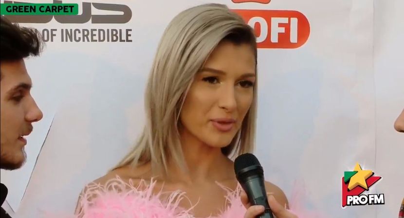 bandicam 2017-10-03 17-21-11-454 - 01 Alina green carpet