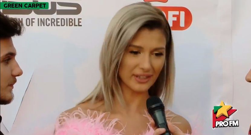 bandicam 2017-10-03 17-21-11-949 - 01 Alina green carpet