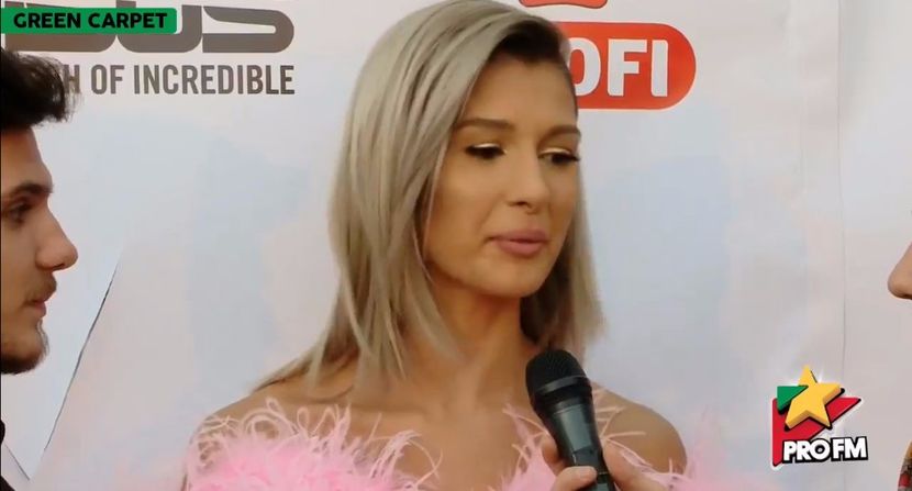 bandicam 2017-10-03 17-21-12-161 - 01 Alina green carpet